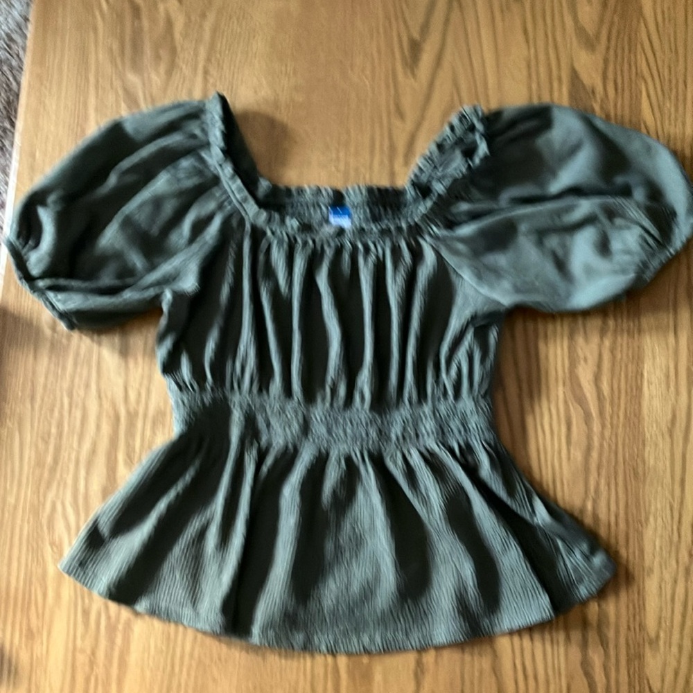 Womens Old Navy Top. Like new.